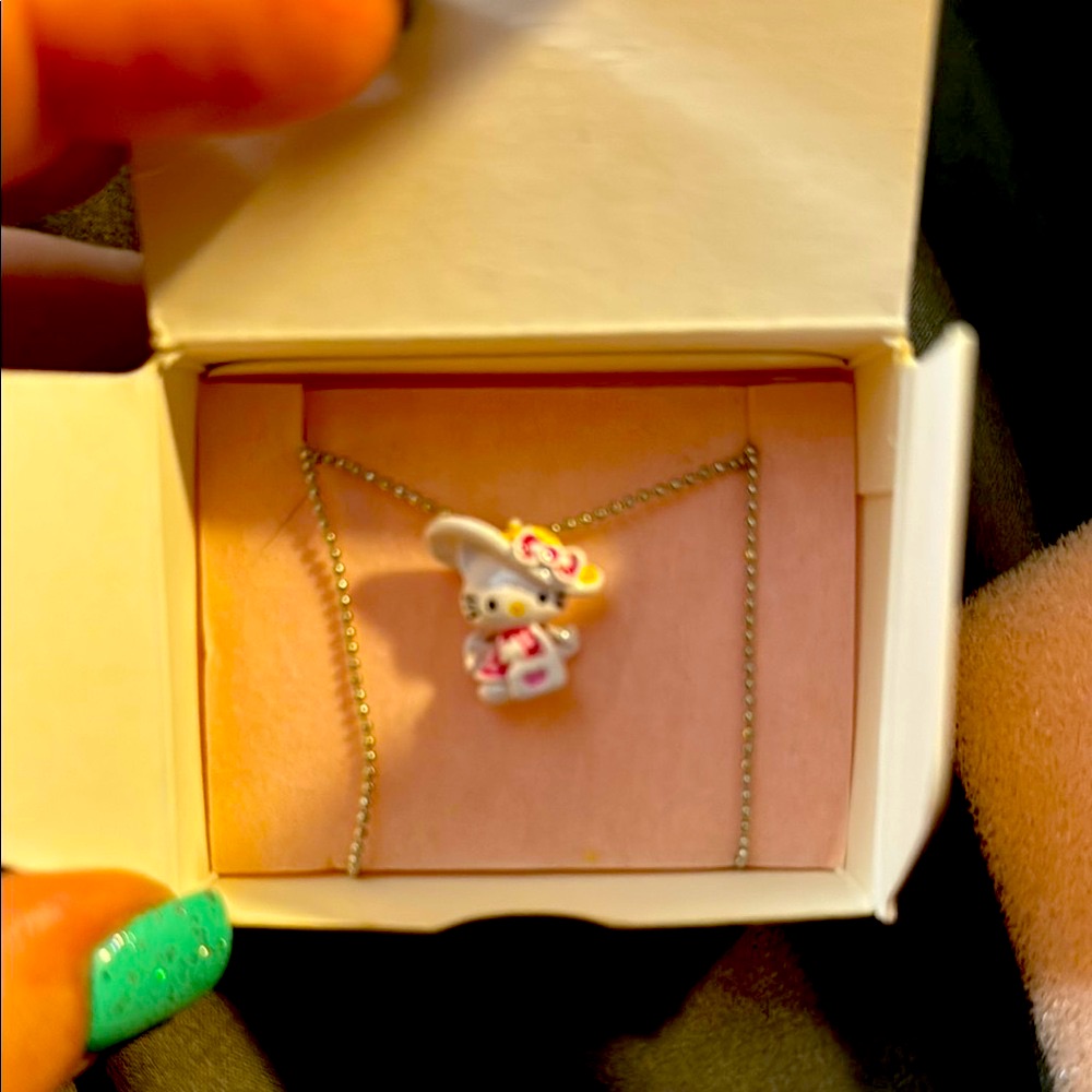 Hello Kitty Silver And Pink Necklace 19$